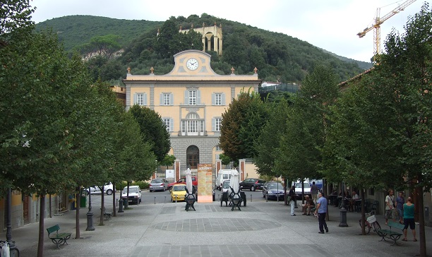 San_Giuliano_Terme,_piazza_Italia