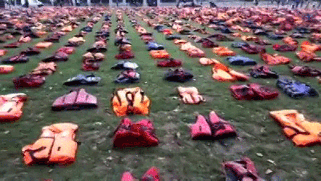 cimitero-giubbotti-profughi