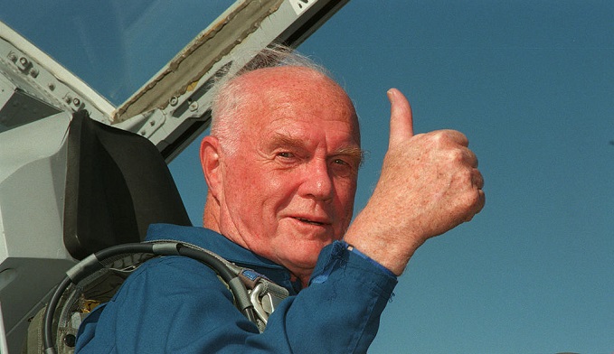 Addio a John Glenn, primo astronauta Usa a volare in orbita intorno alla Terra.