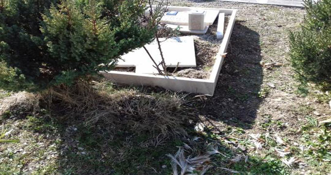 Campobasso. Choc al cimitero: scoperte una lapide spaccata e penne di gallina. L’ombra dei riti satanici.