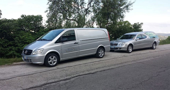 carro Usa. Ruba un furgone: dentro ci trova un cadavere.