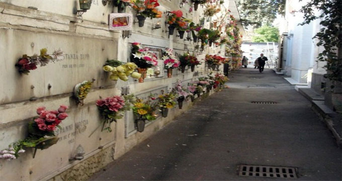 Napoli. Pagamenti a rilento: cimiteri cittadini a rischio stop.