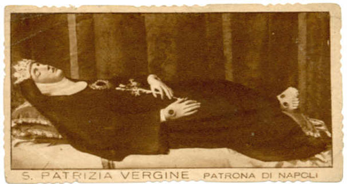 santa-patrizia-ed-enrichetta-due-misteri-nel-chiostro-napoletano