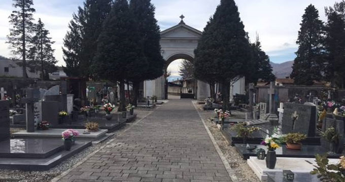 varese Varese. “Mi fermo un secondo con in mano un fiore: quanta vita nei cimiteri”.
