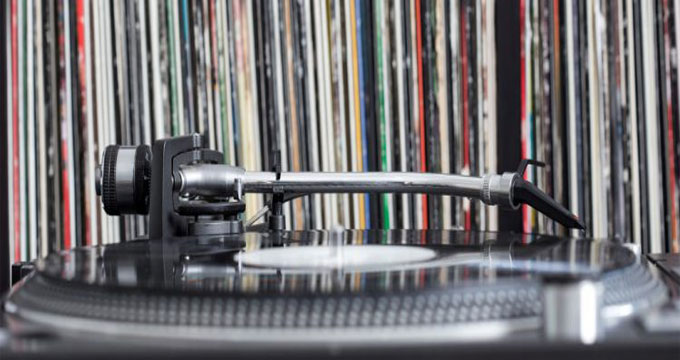 Vinili creati dalle ceneri dei defunti: musica, ricordi e parole.