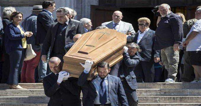 A Roma i funerali di Oliviero Beha.