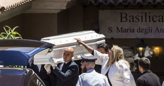 Roma. Folla di vip ai funerali di Laura Biagiotti.