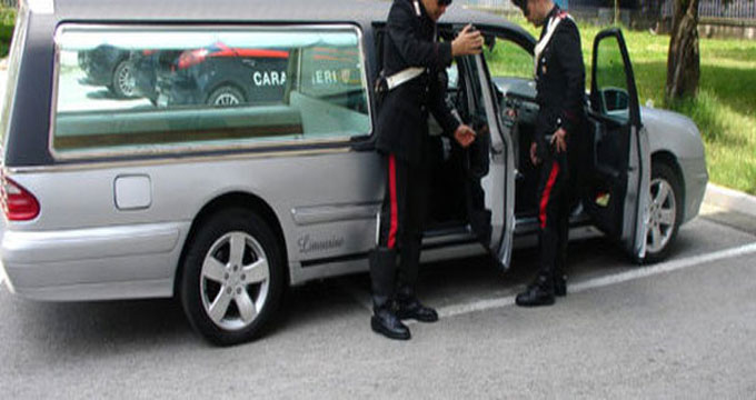 carro Nocera Inferiore. Carro funebre sospetto intercettato dai carabinieri: cercavano droga.