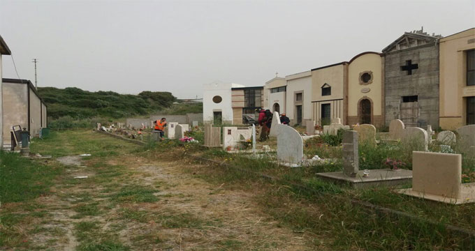 catanzaro Catanzaro. Proseguono le operazioni di diserbo dei cimiteri della città.