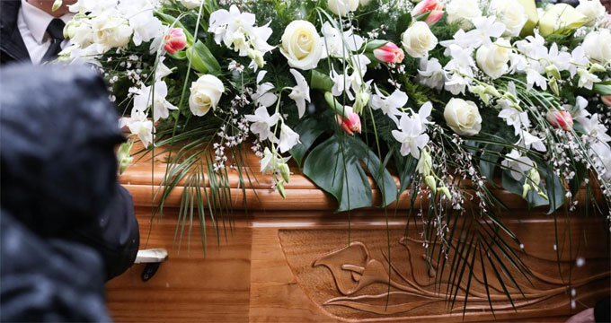 lutto-tgf24 Coronavirus. Chi viene a mancare lo fa in solitudine. Ma non bisogna sacrificare il rito del commiato.