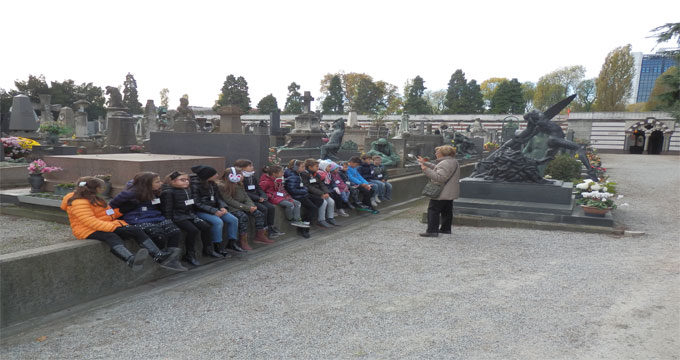 Milano. “Porto i bambini tra le tombe del cimitero Monumentale”.
