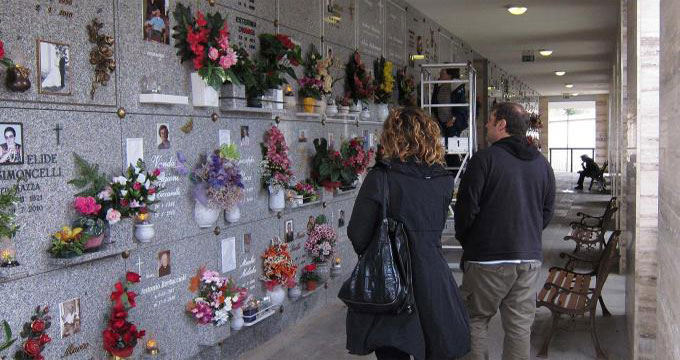 Rovigo. Razzia di statue e di vasi al cimitero.