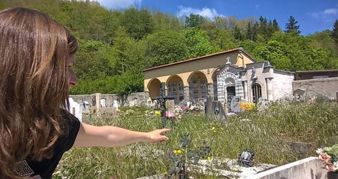 san-marcello San Marcello. Cimiteri e tombe invasi dall’erba alta. “Usiamo i profughi per pulire tutto”.