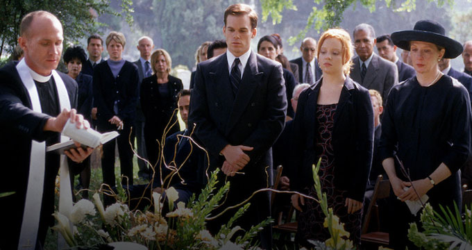 sciogliere-morti-funerale Potremmo sciogliere i morti invece di cremarli.