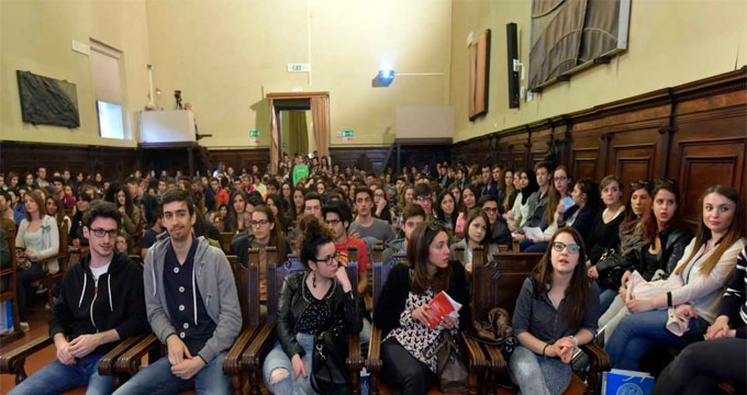 Aula-Magna-con-studenti