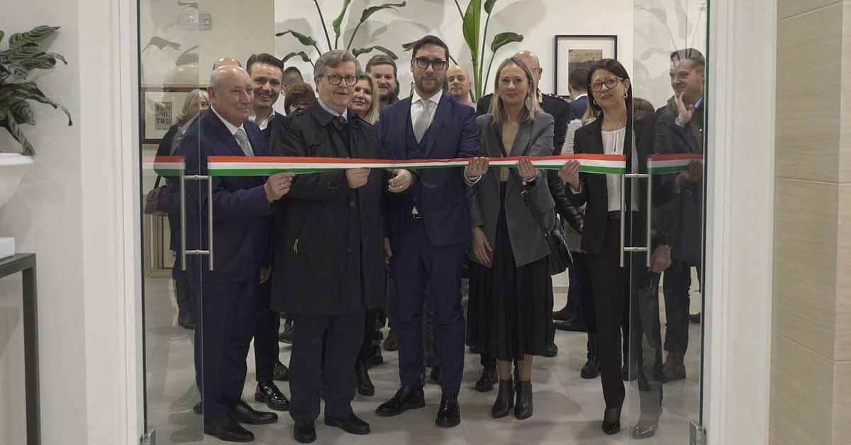 Taglio nastro casa funeraria Main Arzignano. Inaugurata la Casa Funeraria Main.