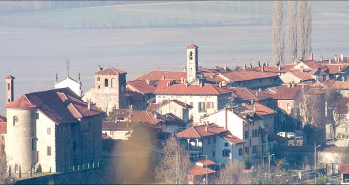 piverone Piverone. Un’area ceneri con lapidi al cimitero.