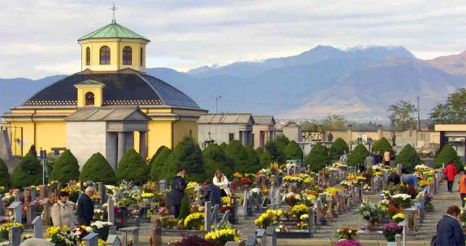 Venaria. I loculi sono finiti: i funerali adesso si fanno in trasferta.