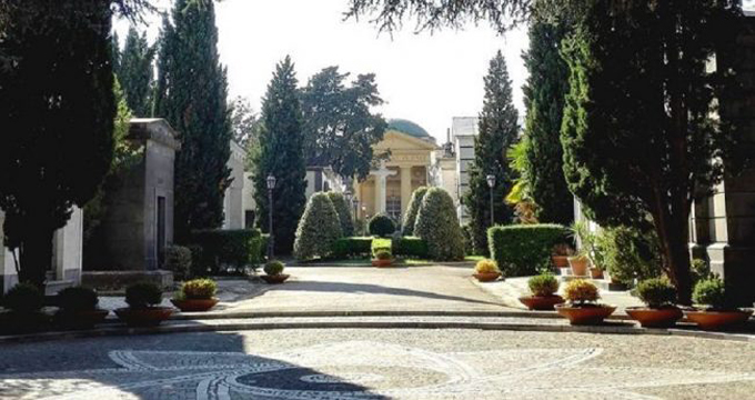 afragola Afragola. Scoperta choc durante esumazione: in un loculo i resti di sette persone.