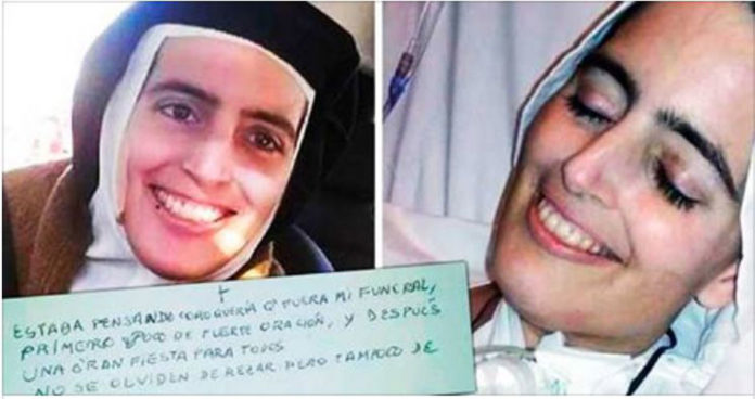 Suor Cecilia Maria Vuole salutare tutti per l’ultima volta con il sorriso sulle labbra, ma lascia un biglietto ai suoi parenti che commuove tutti.