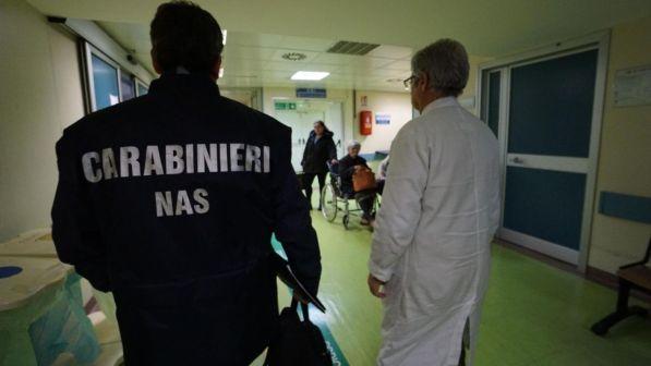 Salerno. Salma di una donna ricoperta di formiche in un ospedale: la procura sequestra le cartelle cliniche
