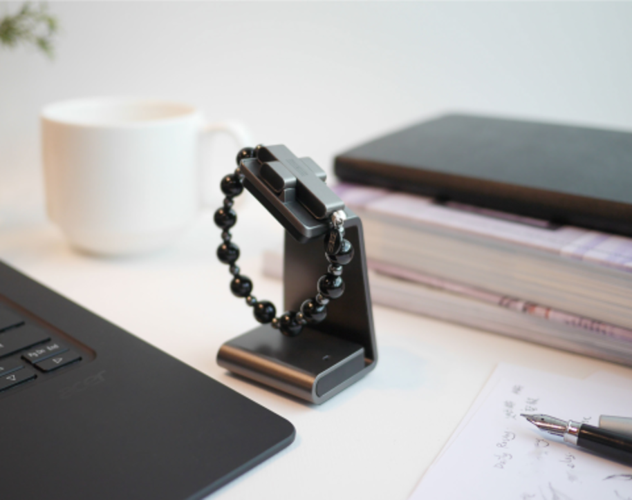 Presentato in Vaticano il rosario digitale per pregare la pace nel mondo.