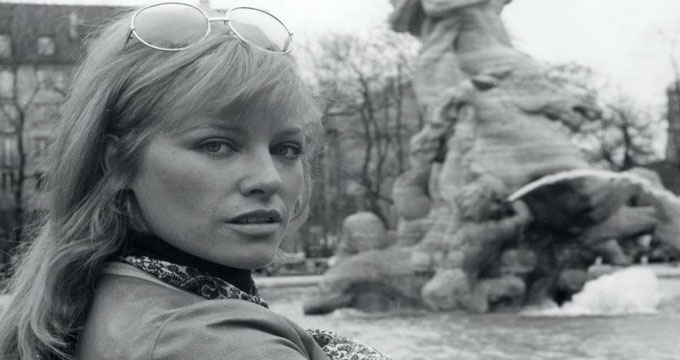 delon3-950×684 È morta Nathalie, attrice ed ex moglie di Alain Delon.