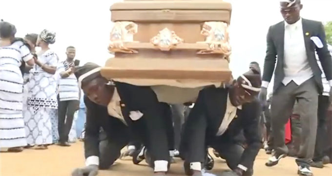 ghana I funerali ghanesi: celebrare la morte a passo di danza.