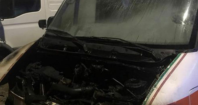 ambulanza Crotone. A fuoco l’ambulanza di una impresa funebre.