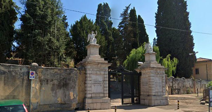Sezze. Soldi in cambio di tombe al cimitero e minacce a chi si opponeva: 11 arresti.