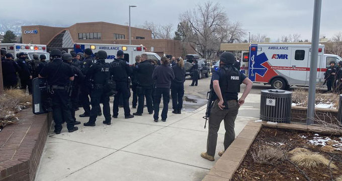 colorado Colorado. Strage in un supermercato: 10 morti.