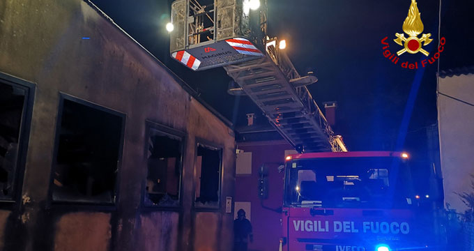 Verona. Incendio in impresa pompe funebri: bruciate 50 bare.