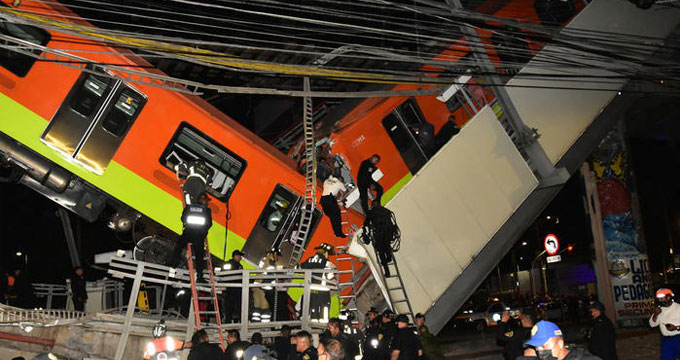 Crolla il ponte della metro: strage a Città del Messico.