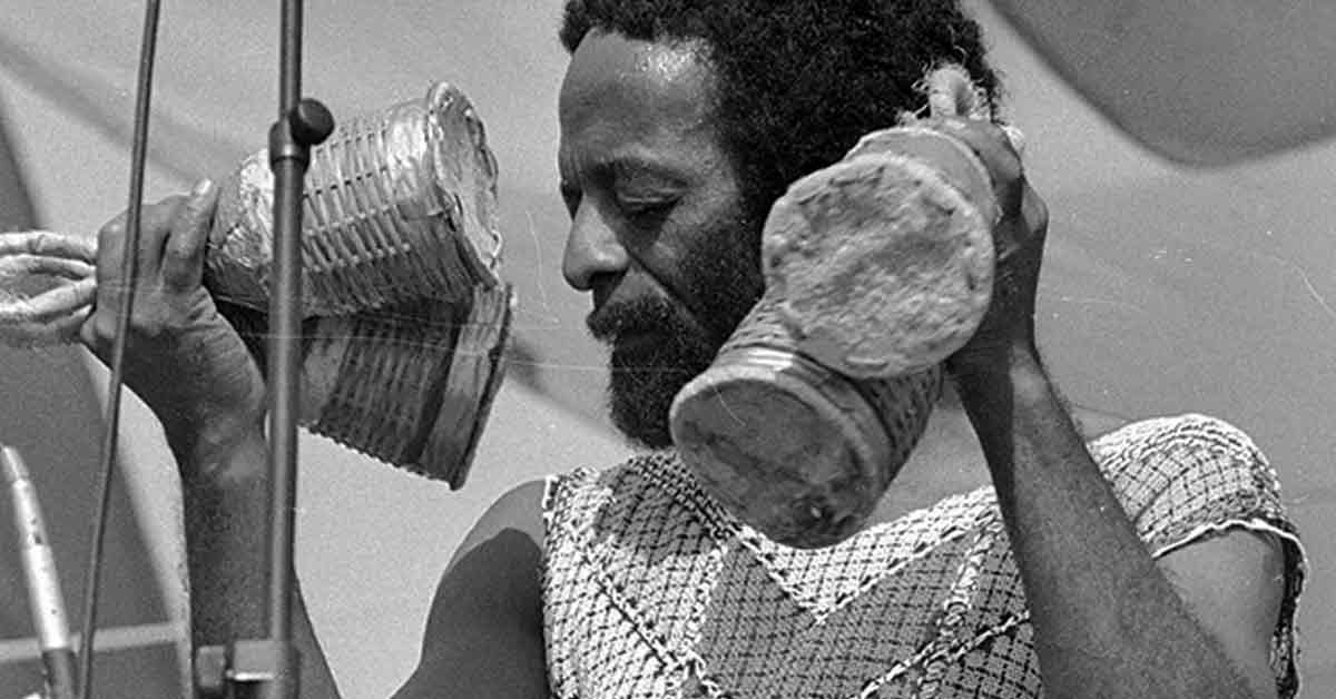 Naná Vasconcelos 9 marzo 2016. Muore Naná Vasconcelos, l’inventore della world music.