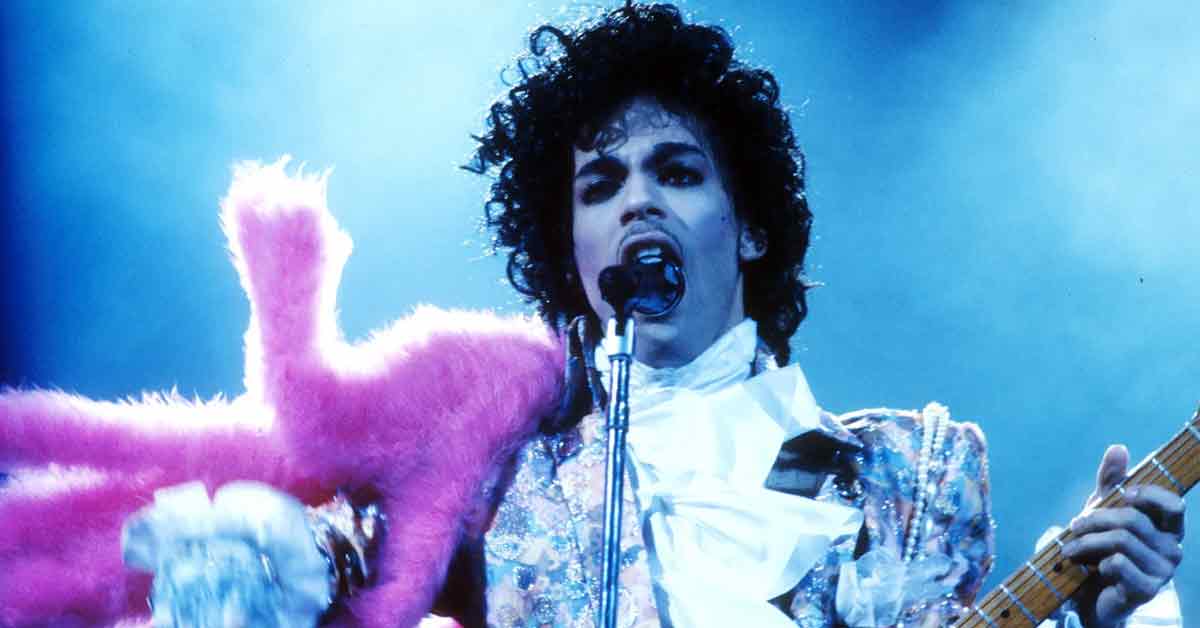 Prince 21 aprile 2016. Muore Prince, l’artista premio Oscar per Purple Rain.