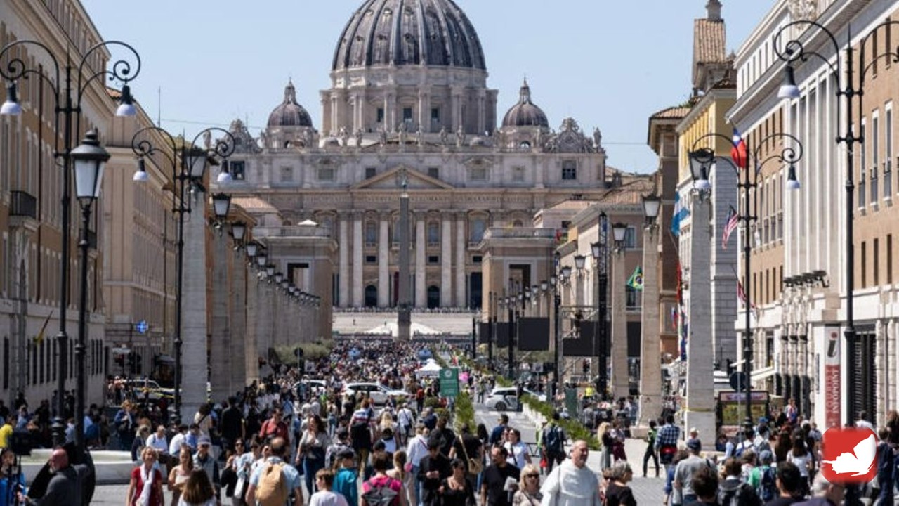 funerali papa francesco 1 Funerali Papa Francesco. Dalle prime ore di oggi già migliaia di persone a San Pietro per l’addio – Diretta