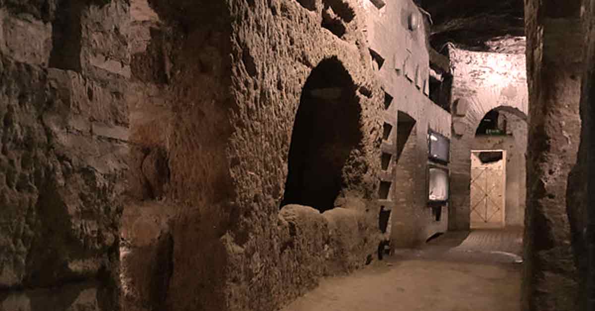 Catacombe Catacombe e città: l’archeologia funeraria dal Tardoantico al Medioevo.