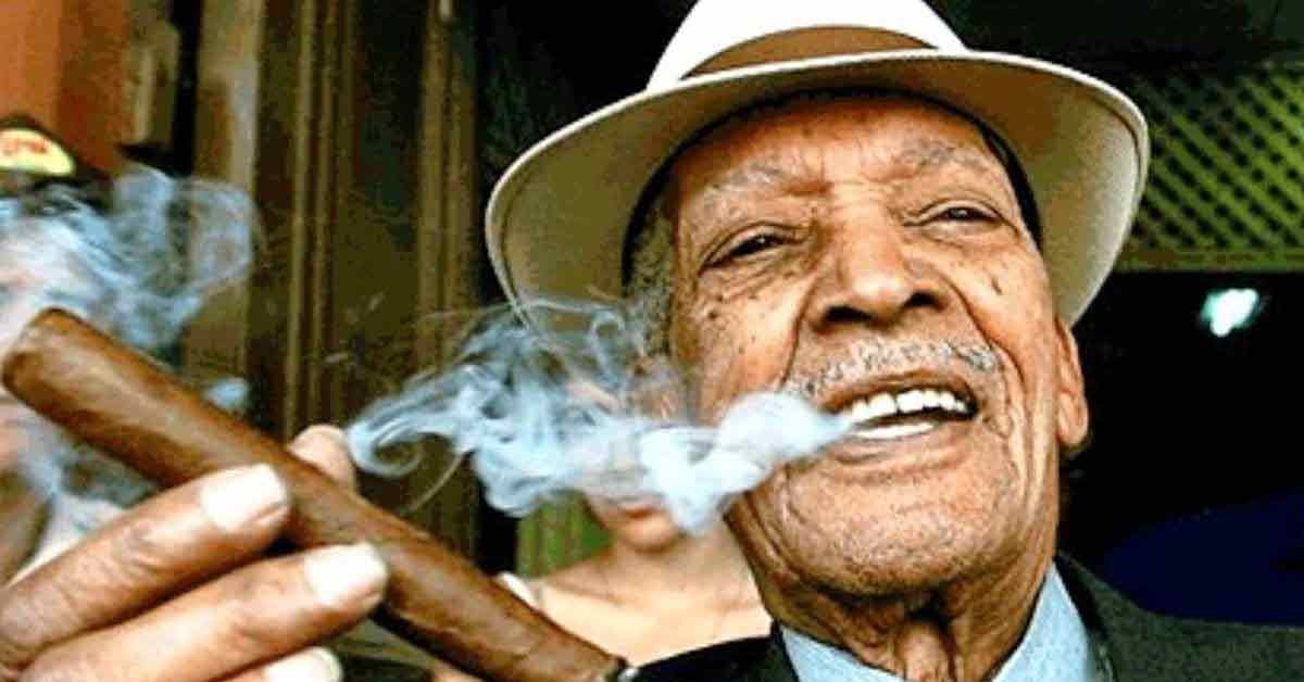 Compay Segundo 14 luglio 2003. Muore Compay Segundo, la voce immortale del Buena Vista Social Club.
