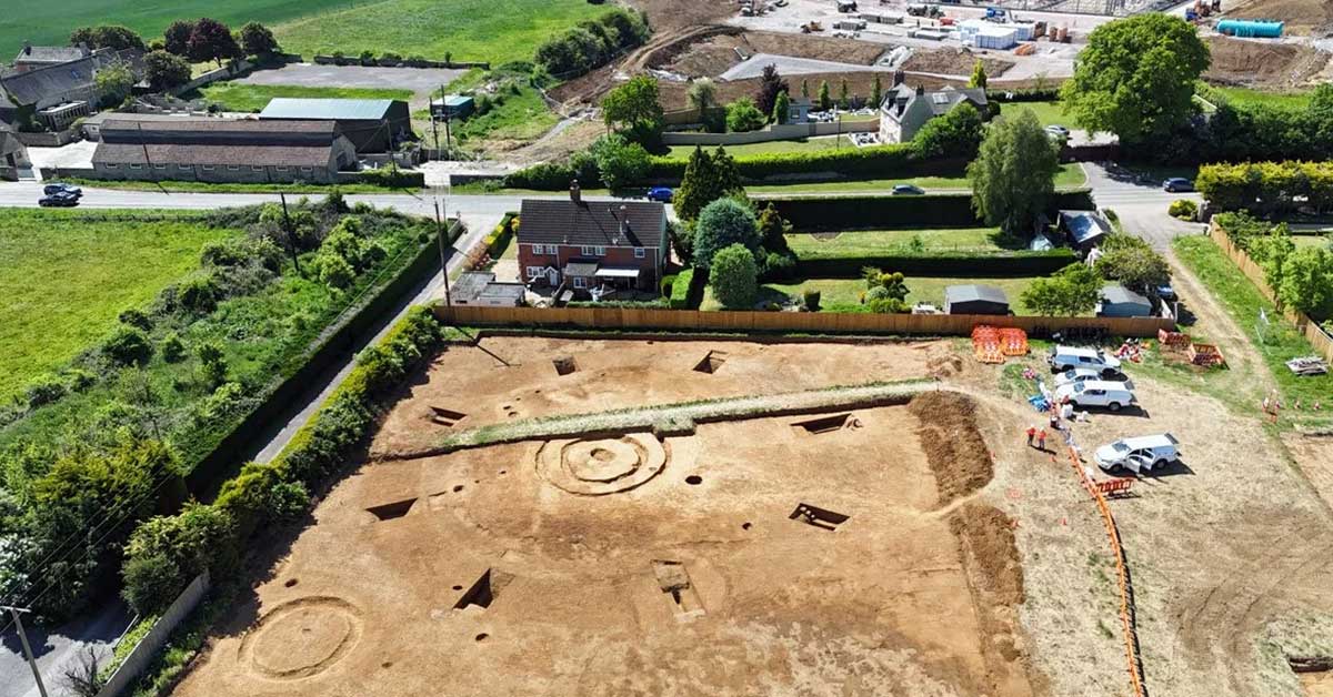 tumoli-eta-bronzo Scoperto un cimitero di 4000 anni fa nel Wiltshire (UK).