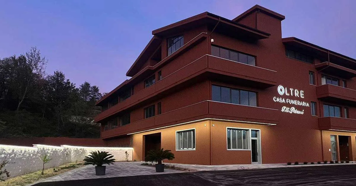 Penne (PE). Apre la Casa Funeraria Oltre.