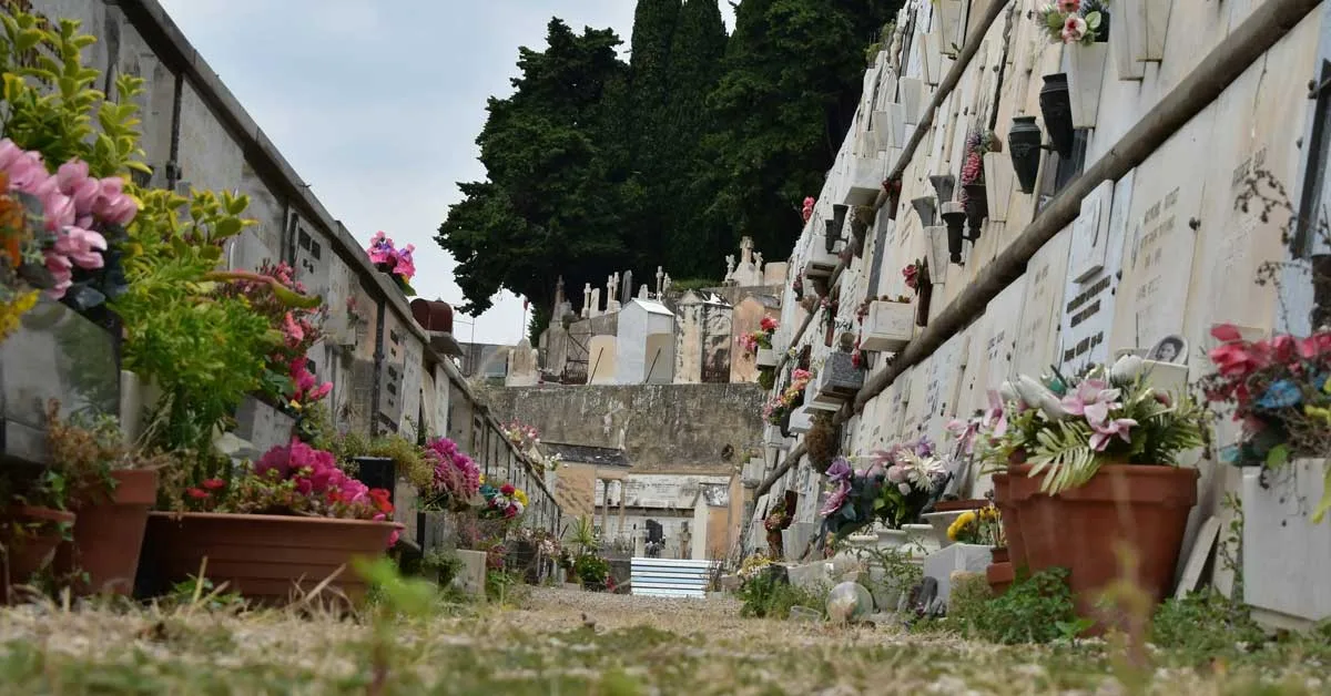 Atti vandalici al cimitero di Cizzago (BS).
