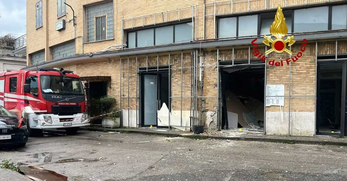 Bomba carta devasta una Casa del Commiato