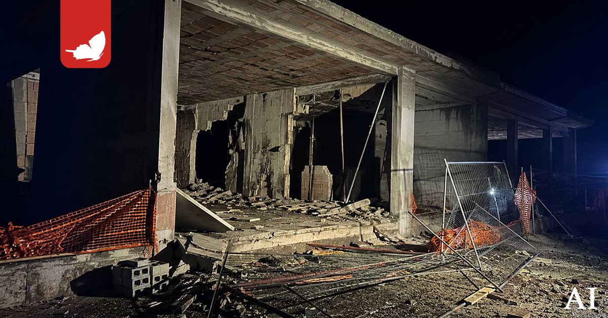 Esplosione in una casa funeraria in costruzione